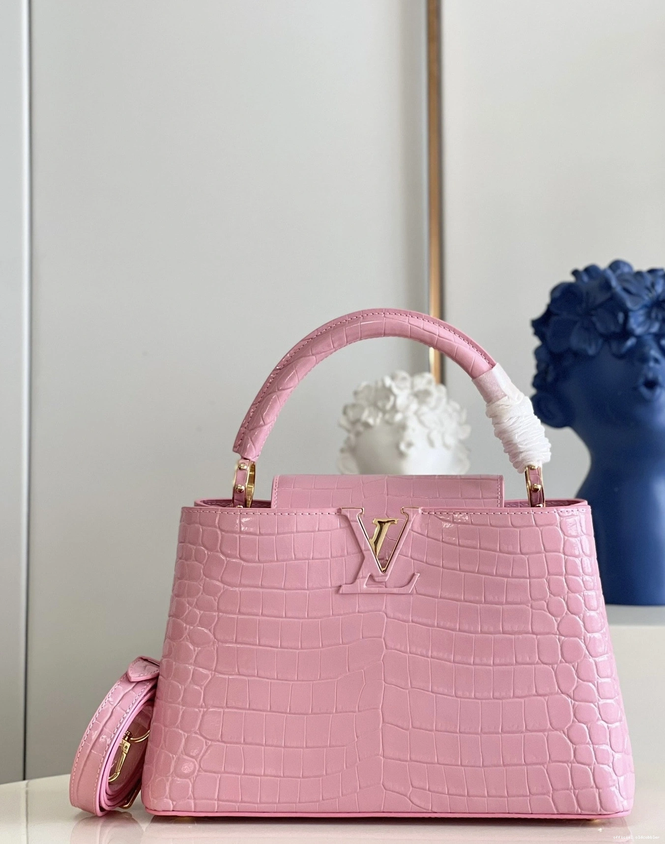 MM LOUIS VUITTON CAPUCINES 0803